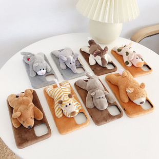 适用苹果11 12pro趴趴毛绒壳xsmax 7 8plus手机壳公仔xr保护套冬6