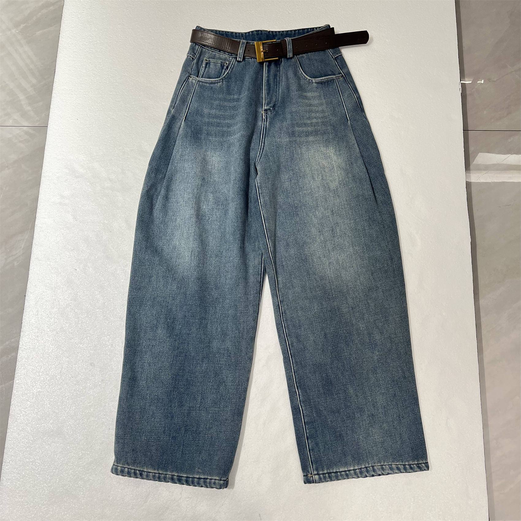 【BARRIFAIT】百搭时尚加绒加厚皮带水洗泛白牛仔弯刀阔腿裤