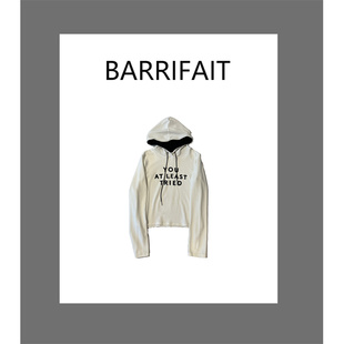 长袖 百搭舒服好穿胸前字母连帽短款 T恤 BARRIFAIT