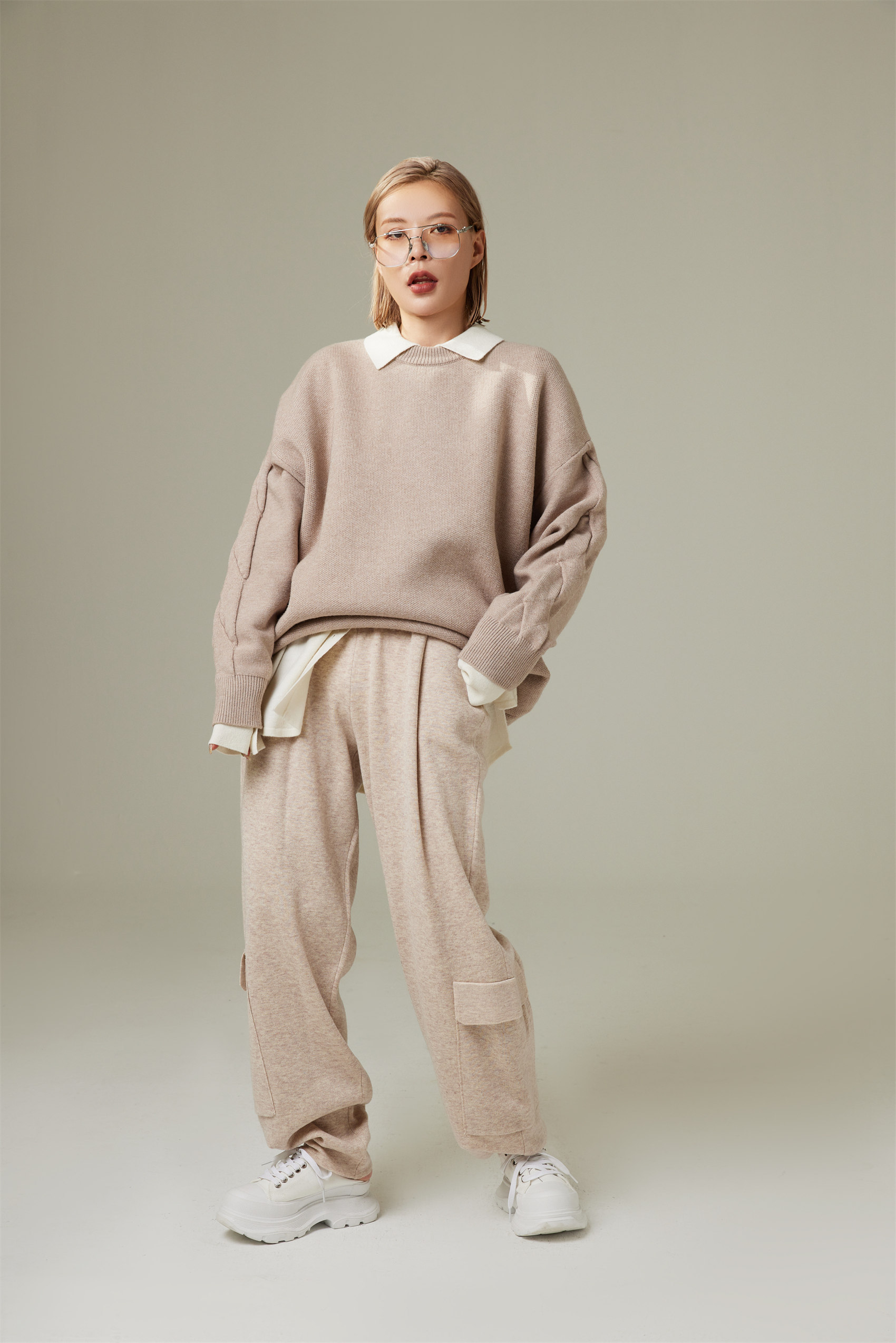 ap姐姐街头潮搭背后13数字超舒适纯色休闲毛衣