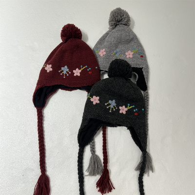 【BARRIFAIT】百搭时尚单品球球刺绣小花朵护耳加绒加厚针织帽