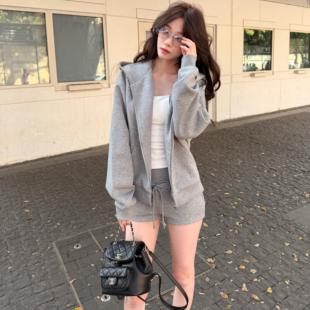 灰色美式短款运动连帽拉链卫衣套装女春季新款休闲外套短裤