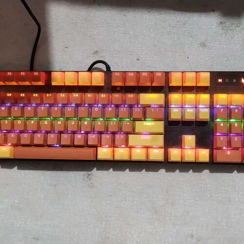 议价雷柏V500PRO机械键盘，104键，USB有线，混彩背光。