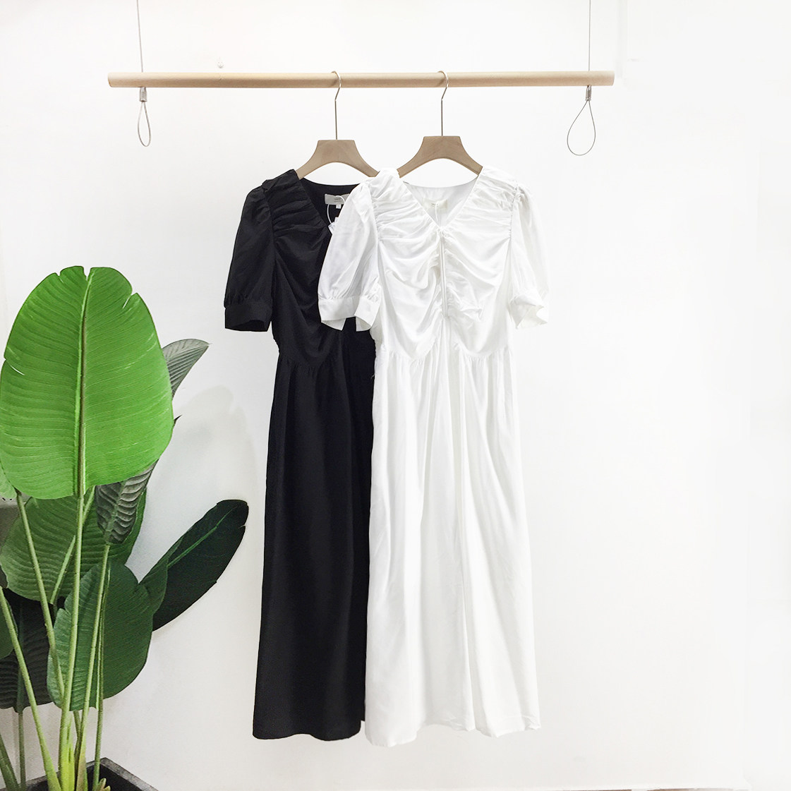 V领褶皱连衣裙时尚短袖中长裙