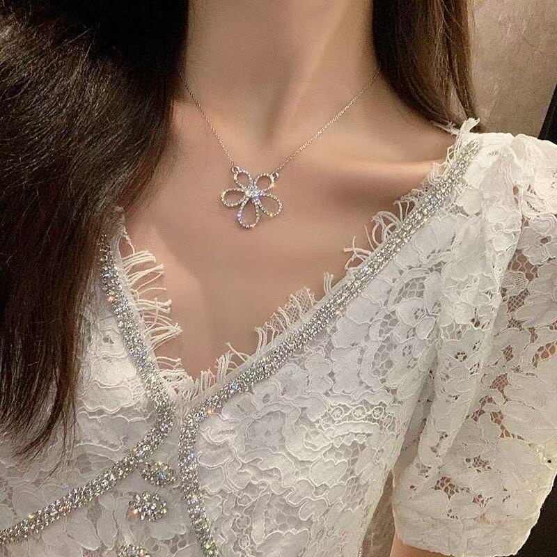 S925纯银镀18k白金莫桑钻石项链大花朵吊坠锁骨链太阳花毛衣链女