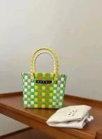 Коричневый