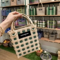 Темно коричневый