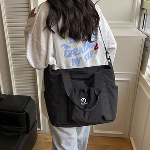 大容量旅行运动包尼龙防水面料健身包行李袋女旅行包单肩收纳包