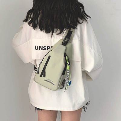 女2025新款时尚单肩潮牌胸包