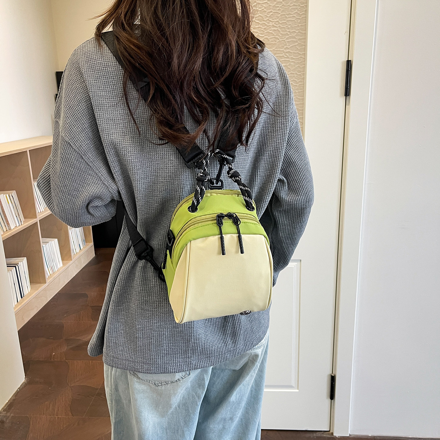 贝壳包女斜挎包拼色多隔层轻便百搭单肩通勤包女包时尚简约拼色
