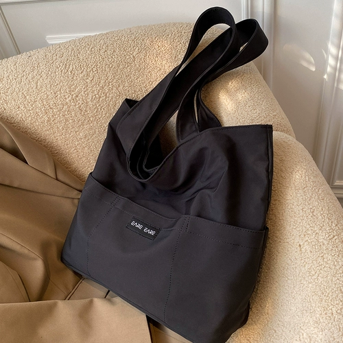 Нейлоновая вместительная и большая сумка на одно плечо, коллекция 2023, популярно в интернете