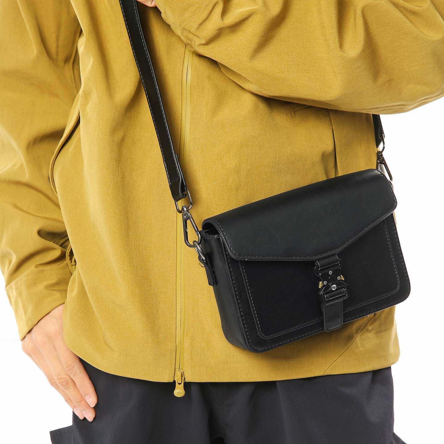 小众高级感休闲斜挎包男时尚百搭通勤单肩包女PU皮硬盒翻盖小方包,箱包皮具/热销女包/男包,小方包,淘宝优惠券,粉丝福利购,淘宝优惠卷