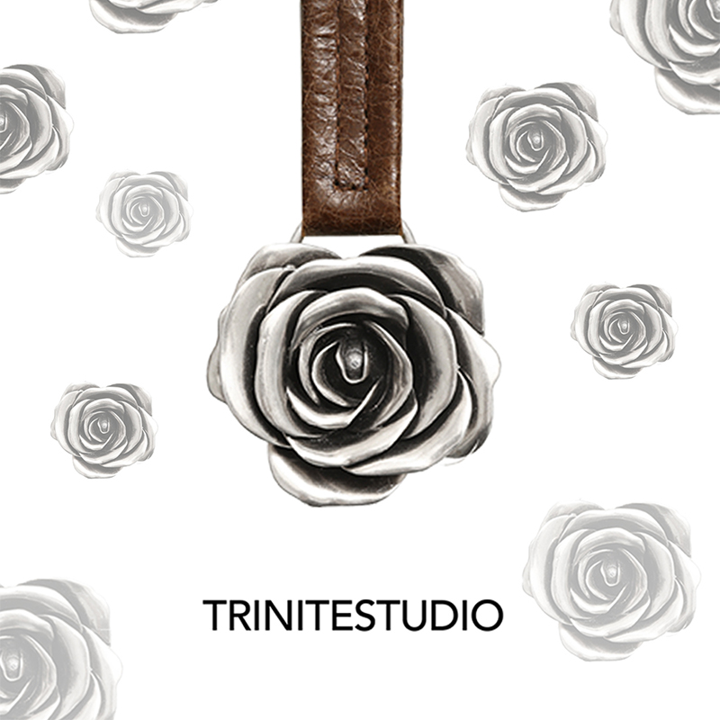 TRINITE*Metal Rose做旧银色金属玫瑰花装饰牛皮挂扣/钥匙扣