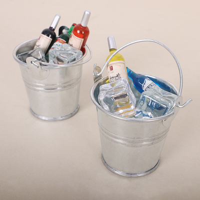 Dollhouse娃娃屋微缩1:12迷你过家家啤酒瓶摆件 手提铁桶模型OB1