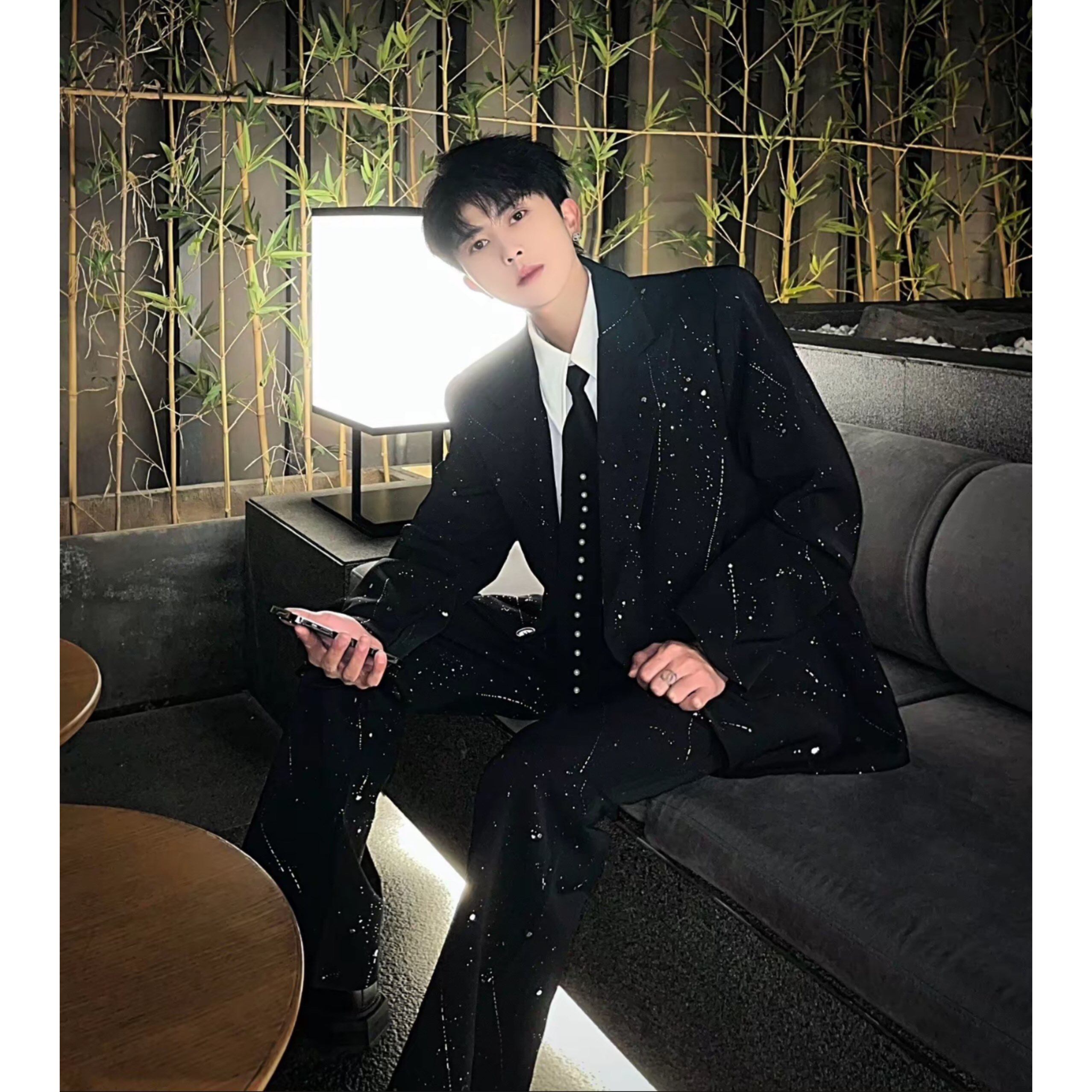 韩版高级感黑色西服套装男新款小众满天星泼墨西装微喇长裤两件套