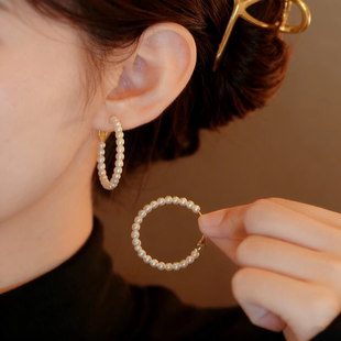 许妍同款金色珍珠圈圈耳环女轻奢高级感气质耳圈方圆脸显脸瘦耳饰