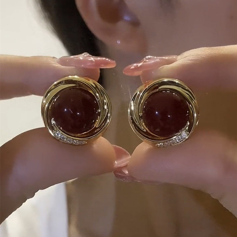 气质红豆耳环复古港风高级感大气红色珍珠耳扣2025新款银针耳钉女