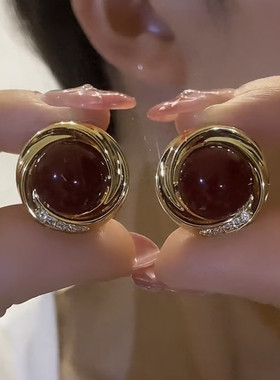 气质红豆耳环复古港风高级感大气红色珍珠耳扣2025新款银针耳钉女