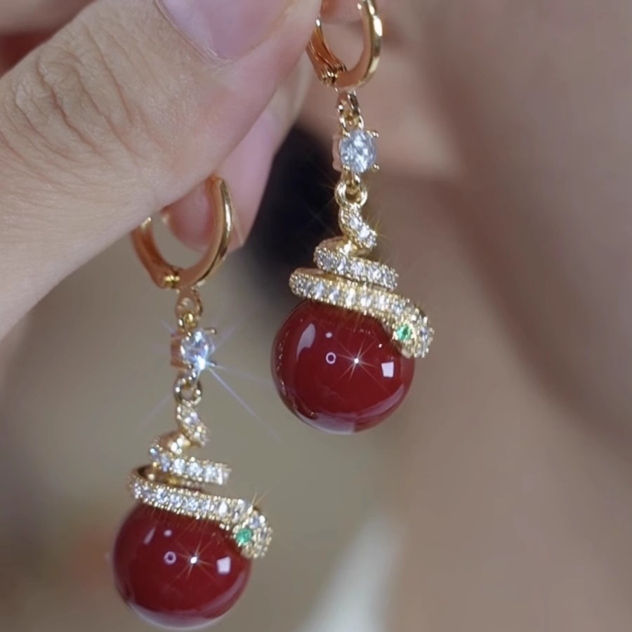 复古红色珍珠蛇形耳环女2024新款独特设计感耳扣轻奢百搭新年耳饰