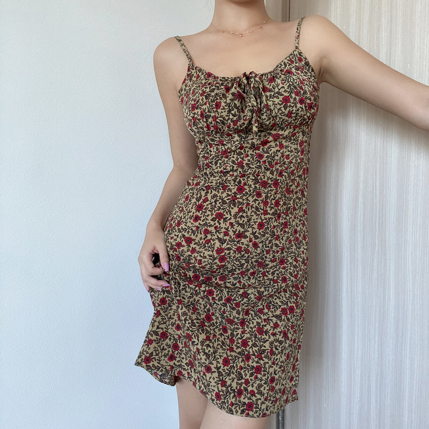 beran 可爱小性感镂空系带复古印花收腰修身吊带连衣裙肩带可调节