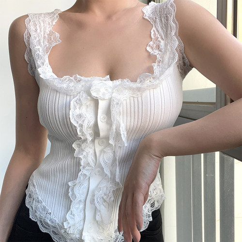 可爱蕾丝花边针织背心