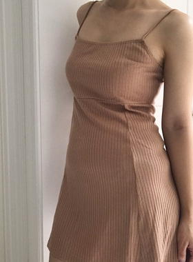 BERAN 独家定制欧美性感平口甜美收腰系带散摆卡其色吊带连衣裙女