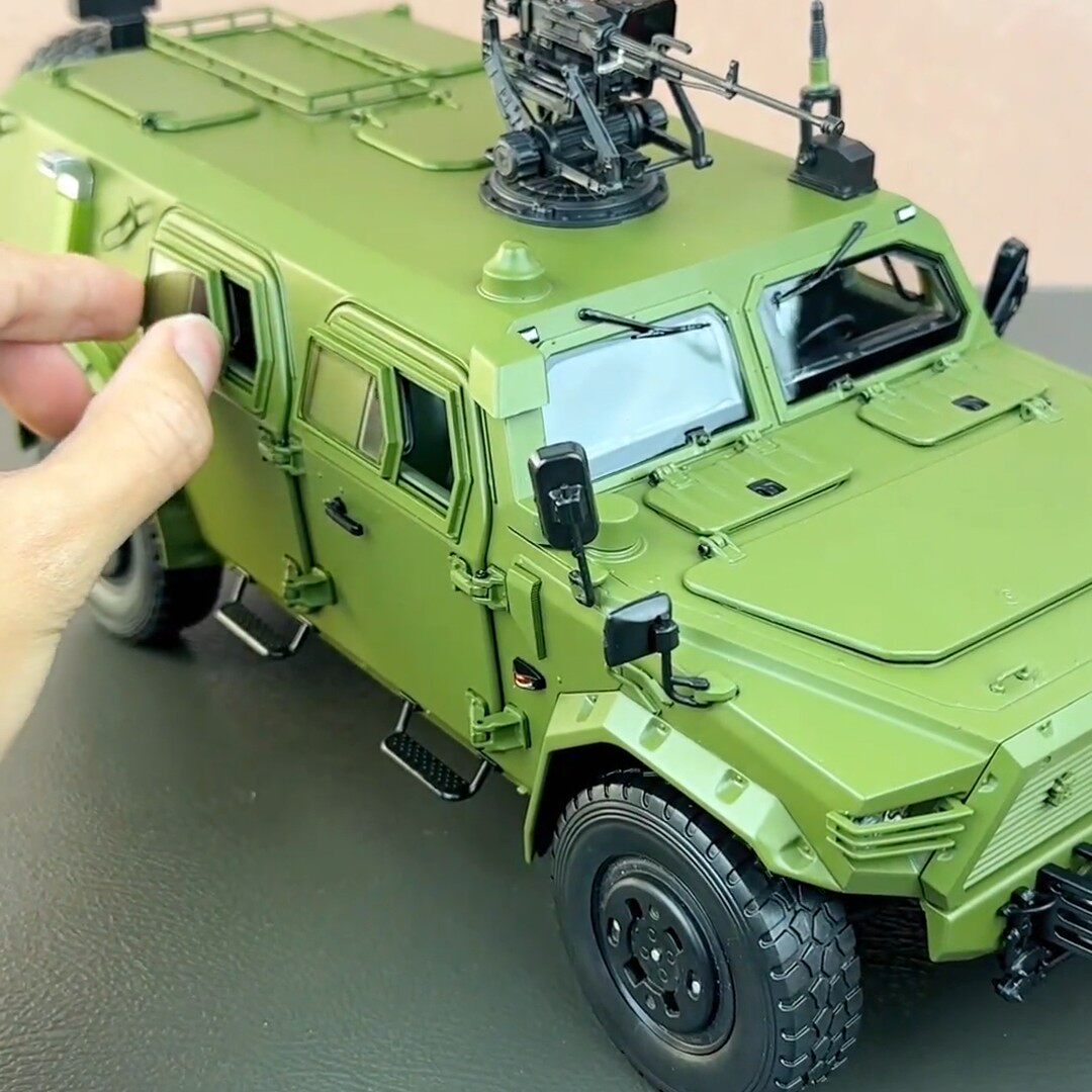 汽车模型3-6岁儿童汽车大仿真1比18合金军事越野车玩具批发代发