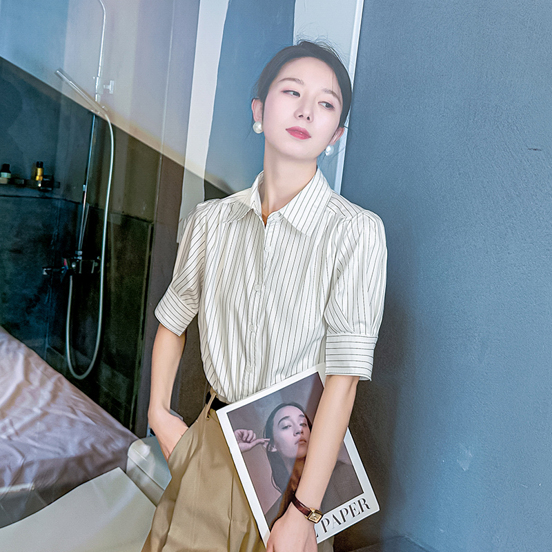 2025新款夏季法式短袖衬衫女设计感职业气质工装polo领泡泡袖上衣