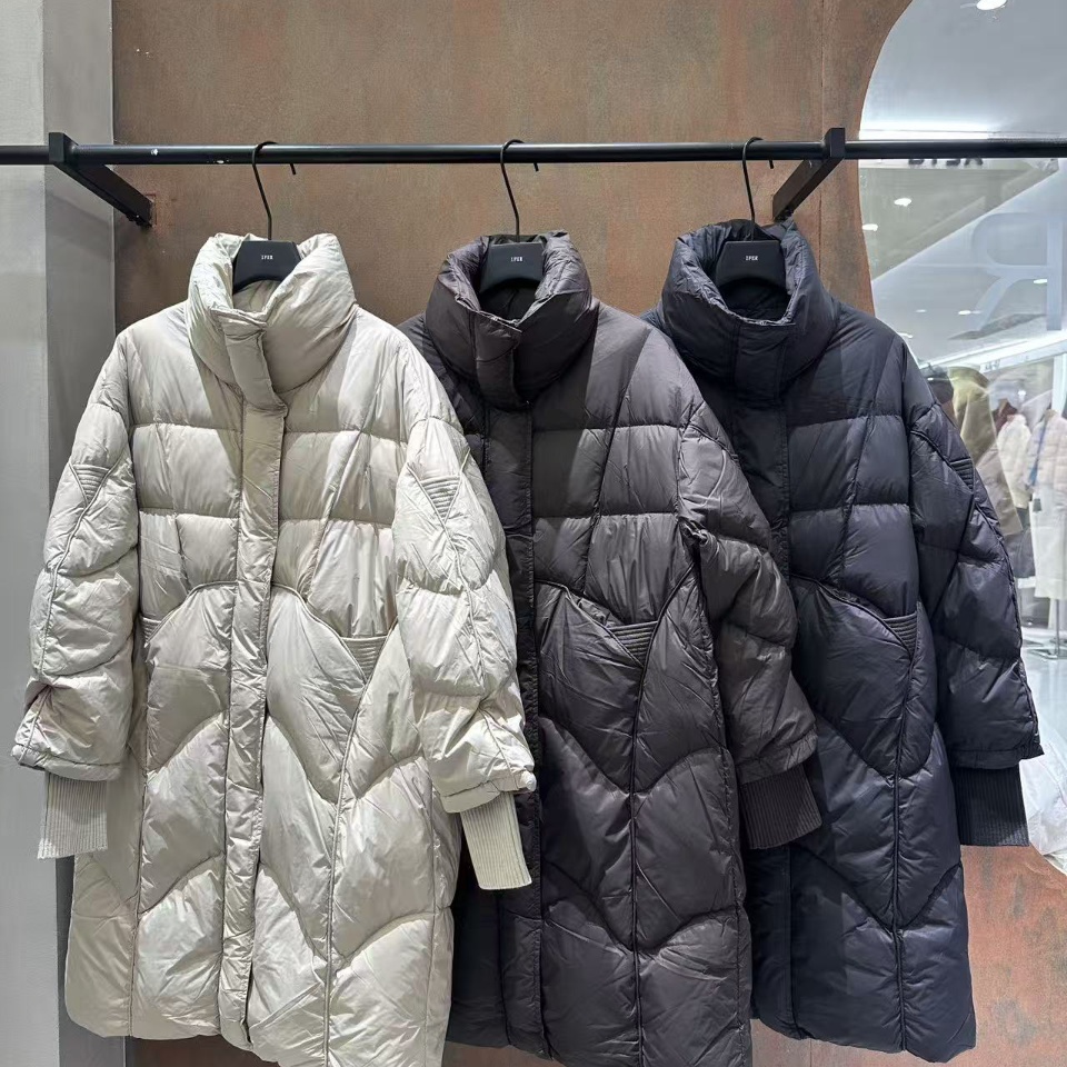 童心简约廓形立领中长款绗缝设计保暖羽绒服外套V8081