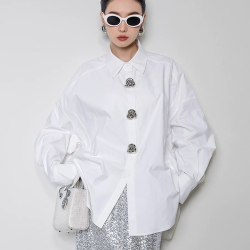 童心设计店26年早春金属大扣子廓形设计感藏肉显瘦棉白衬衫A9654