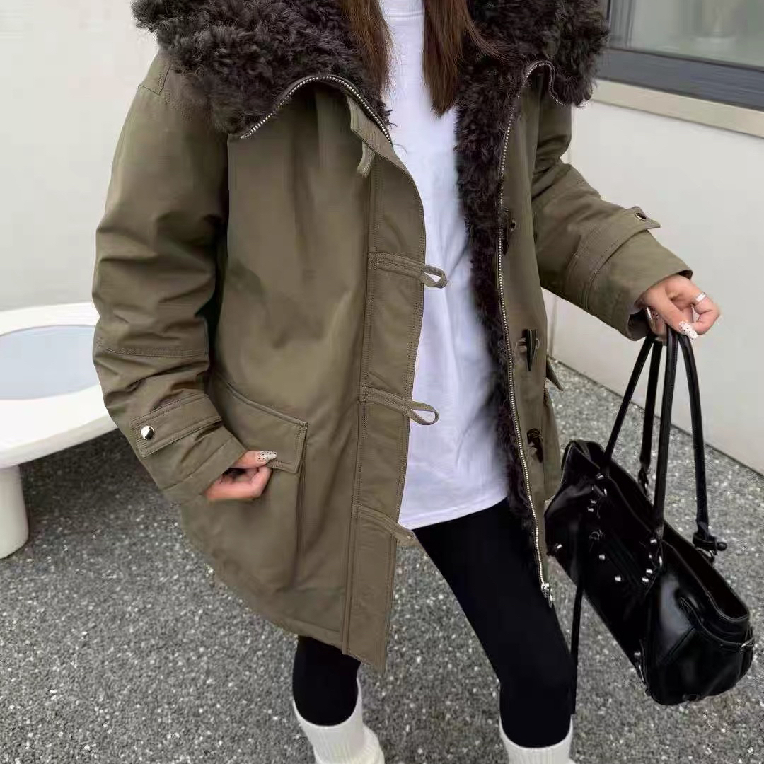 童心羊羔毛派克中长款连帽加厚保暖牛角扣宽松时尚百搭大衣83578