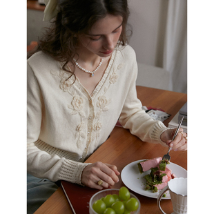 SimpleRetro午后花廊 重工立体钩花v领针织开衫女春法式复古毛衣