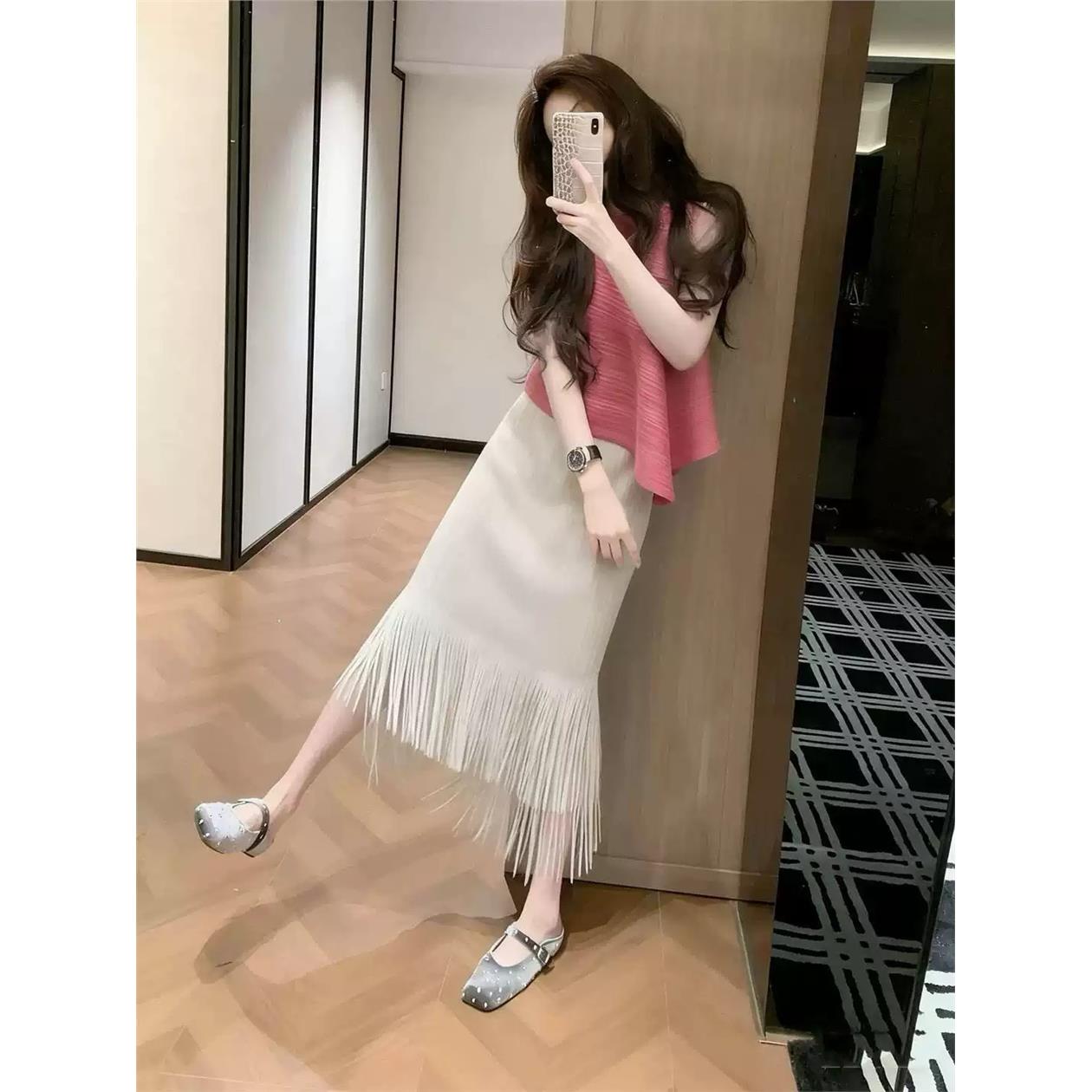 设计感高级不规则圆领褶