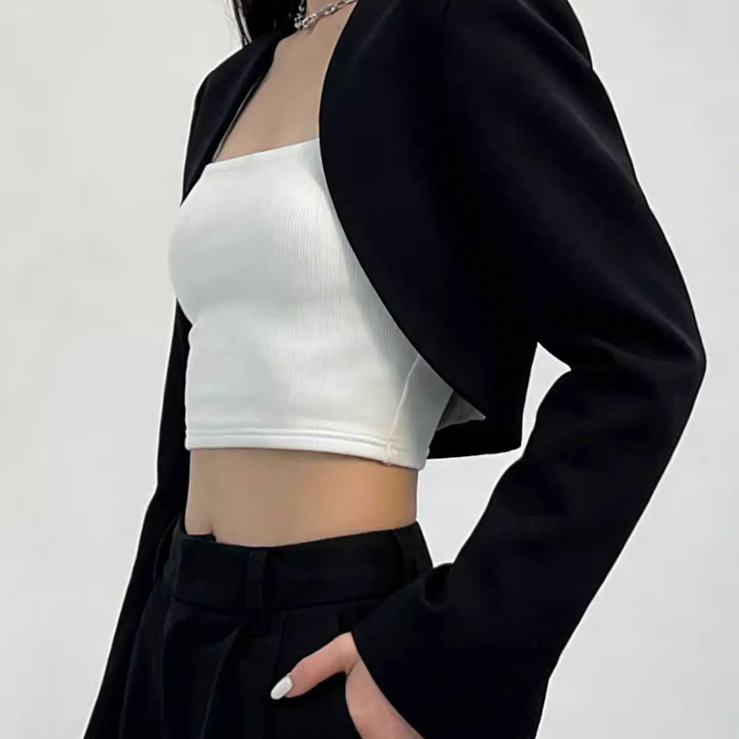 黑色极简风短款西装外套女薄款开衫2026年春夏新款修身防晒小坎肩