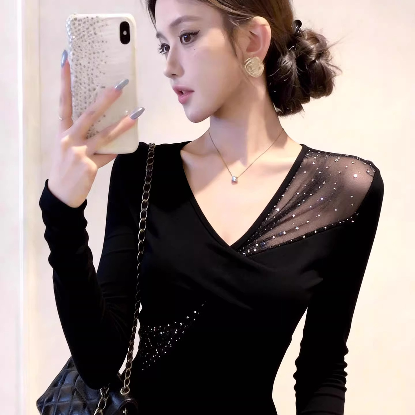 绝美漂亮黑色V领打底衫早春网纱拼接镶钻上衣女士修身收腰长袖T恤