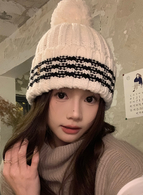 韩国ins白色条纹针织帽子女冬季fever同款毛线帽可爱毛球保暖冷帽