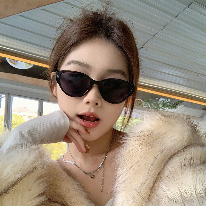 时尚小猫眼防紫外线墨镜显脸小女