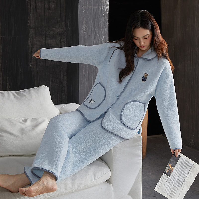 新款珊瑚绒休闲翻领小熊睡衣