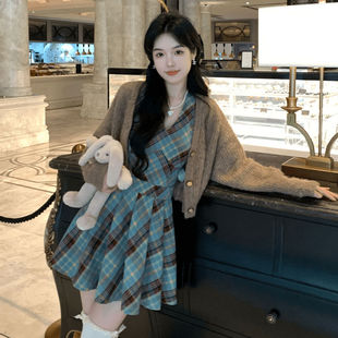 圣马丁学院 甜美蝴蝶结格纹V领连衣裙针织开衫春秋新款学院风套装