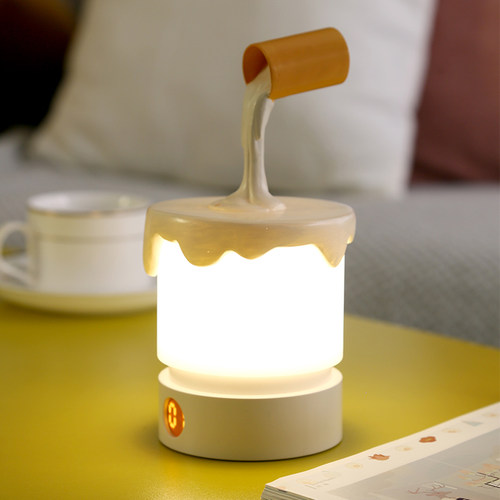 奶油风旋转调光夜灯营造浪漫氛围