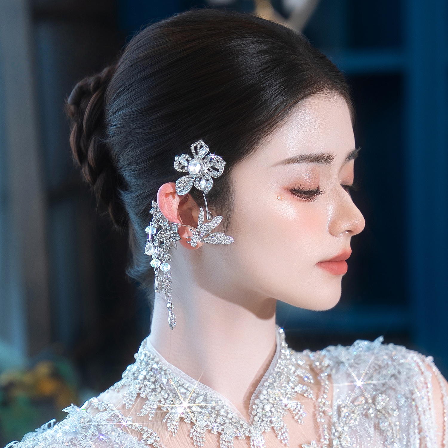 2025新款日韩新娘耳环高级感时尚感耳饰婚礼水钻花朵精致耳挂配饰