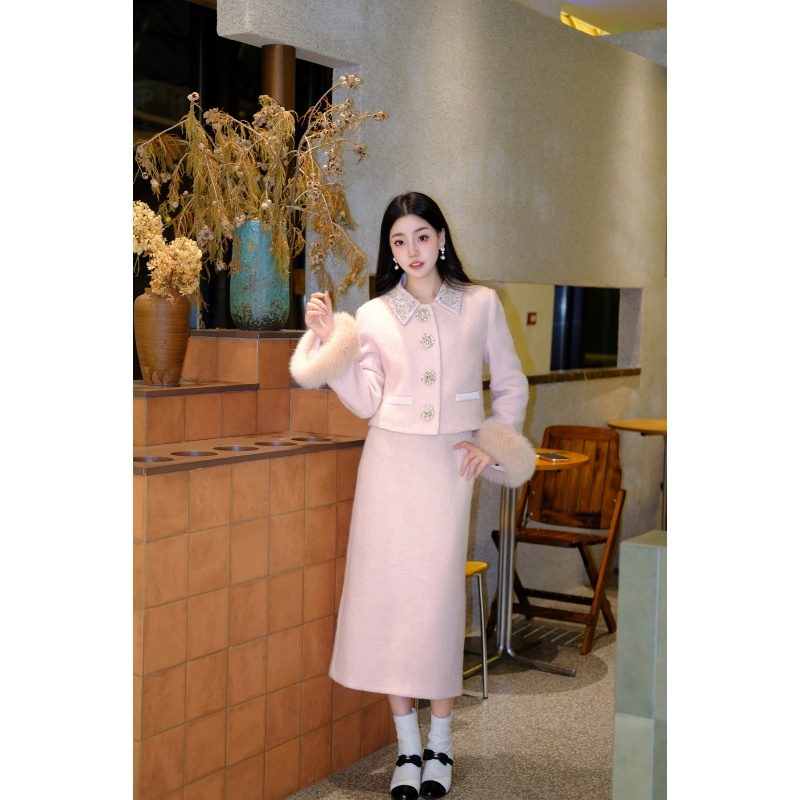 白/粉钻扣长裙羊毛套装(羽绒版)