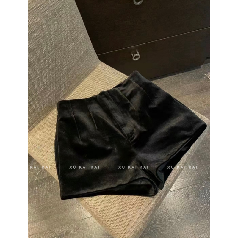 徐开开 自制rose同款高级感百搭显瘦收腰黑色丝绒高腰短裤25秋冬