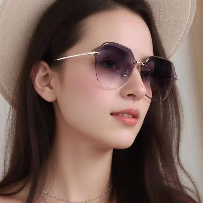 2026新款自带美妆墨镜女防紫外线太阳镜显脸小渐变高级感轻奢时尚