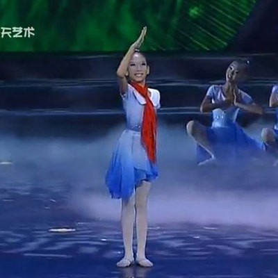 向着梦想奔跑少儿红领巾大合唱团