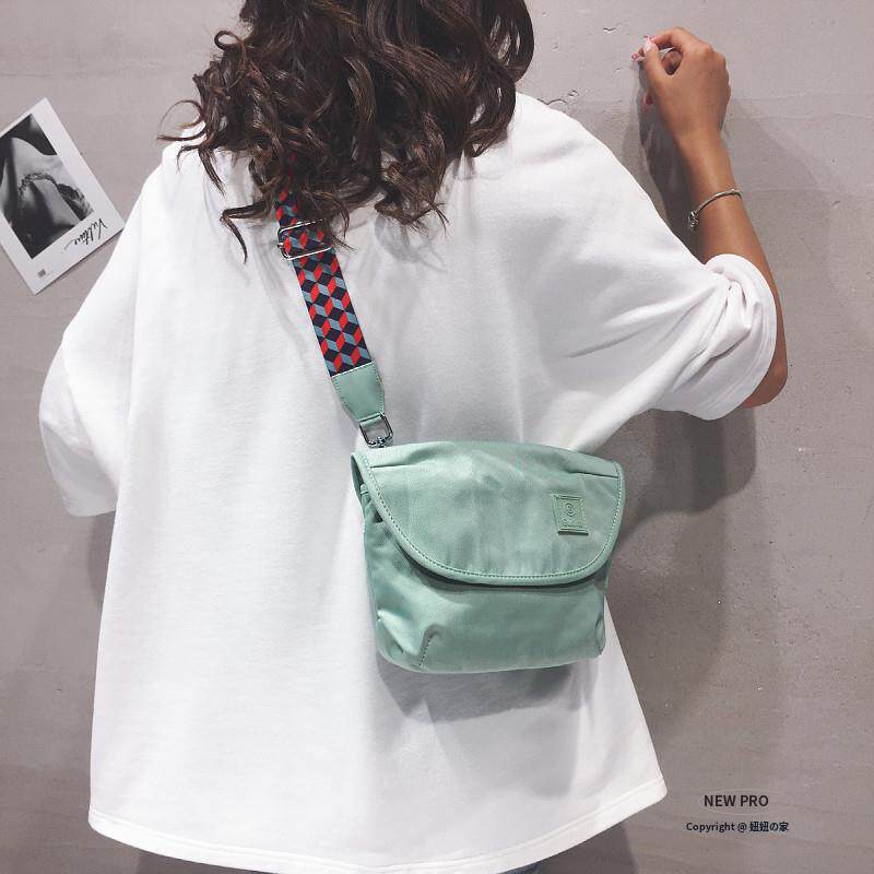 ins小包包女斜挎包春夏新款简约少女百搭小清新网红单肩尼龙布包