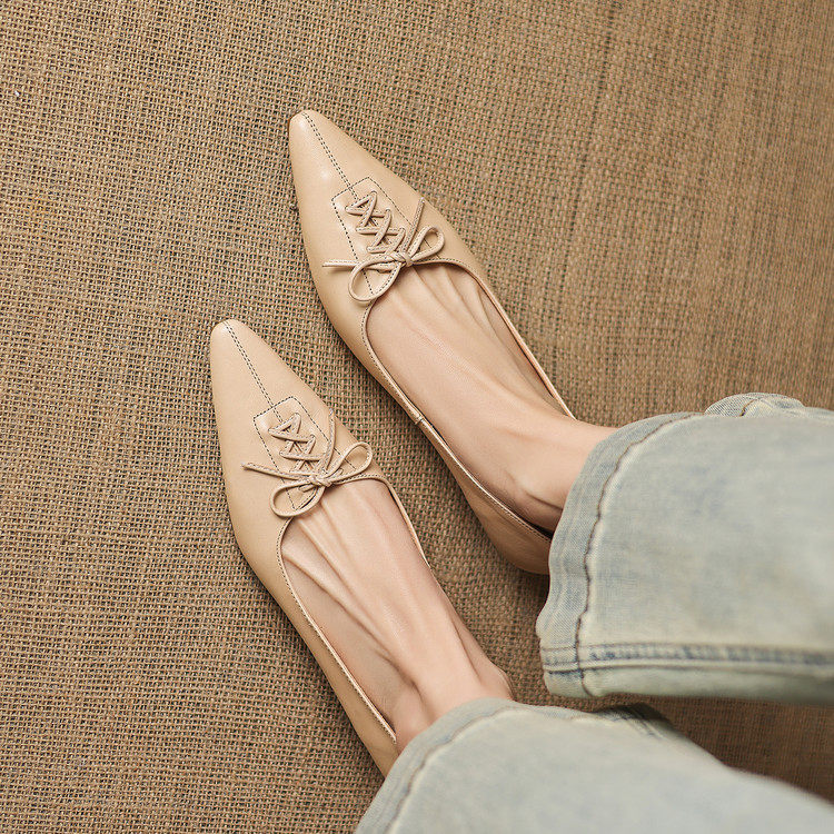 - 高级感蝴蝶结尖头单鞋女系带浅口平底通勤温柔风女鞋
