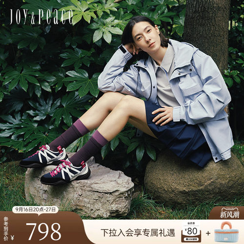 鞋带不对称设计 后跟双挂耳方便提带