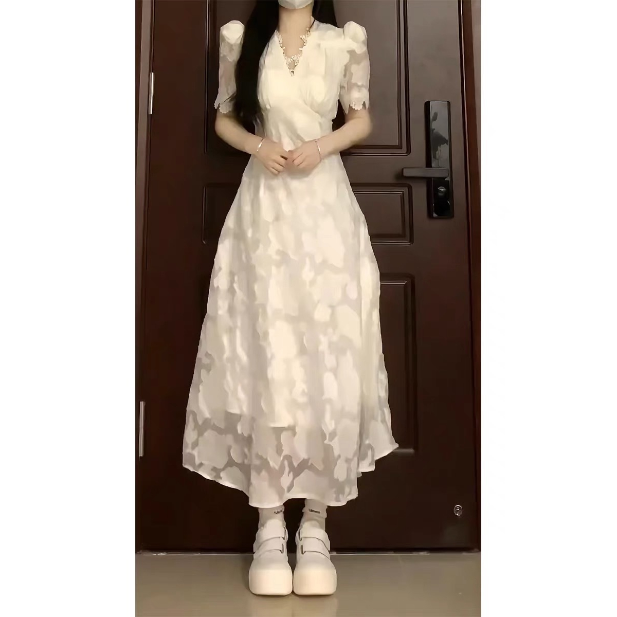 法式甜美连衣裙女夏季V领泡泡袖高级感公主裙茶歇温柔收腰长裙子