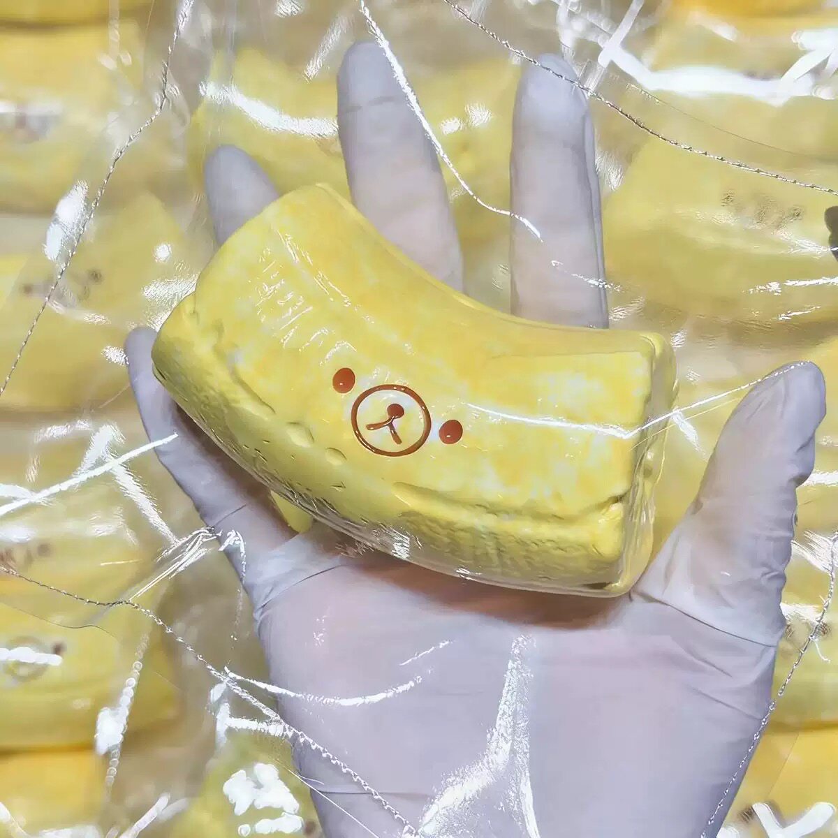 可爱香蕉轻松熊捏捏解压慢回弹超软食品级硅胶办公室减压平价玩具